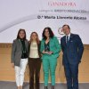 Marta Llorente, ganadora del ámbito innovación con su equipo investigador y José Luis Cobos, vicepresidente III del CGE.